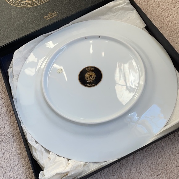 Versace Red Medusa Charger Plate 12” New in box - Picture 3 of 4